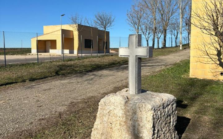 04 Cruz camino cementerio